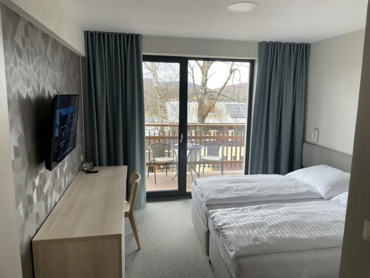 Apartmán s presklenými dverami na balkón v Apartmánovom dome Coburg